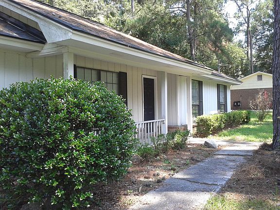 Garden Walkway to Front Door Entrance