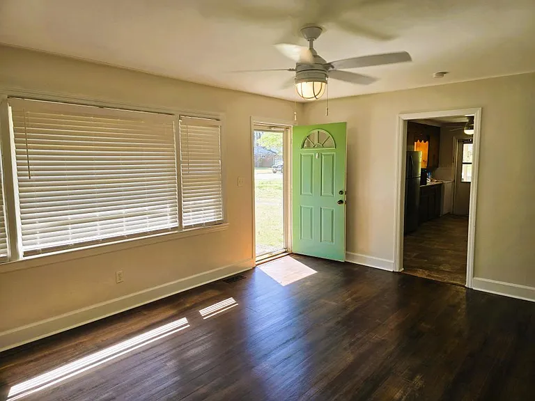 1510 Clarksville Dr — Photo 5