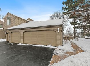 924 Shoreline Rd, Lake Barrington, IL 60010