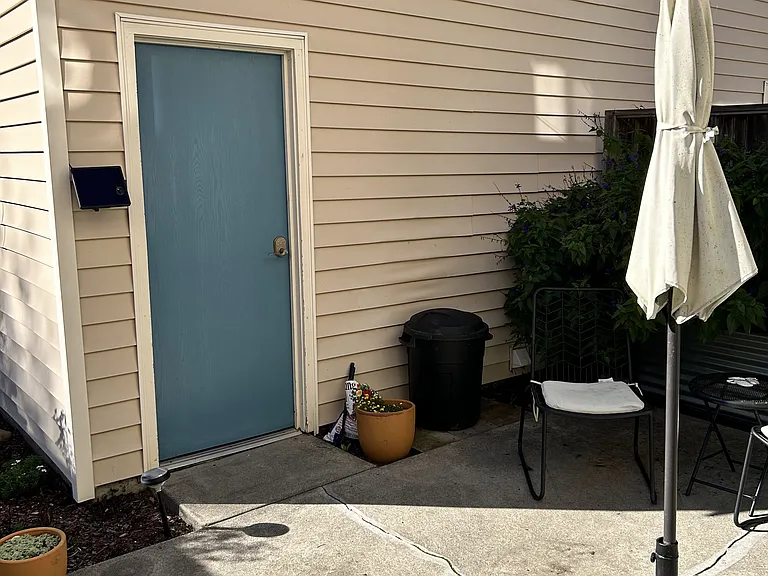 1640 Yardley St — Photo 6