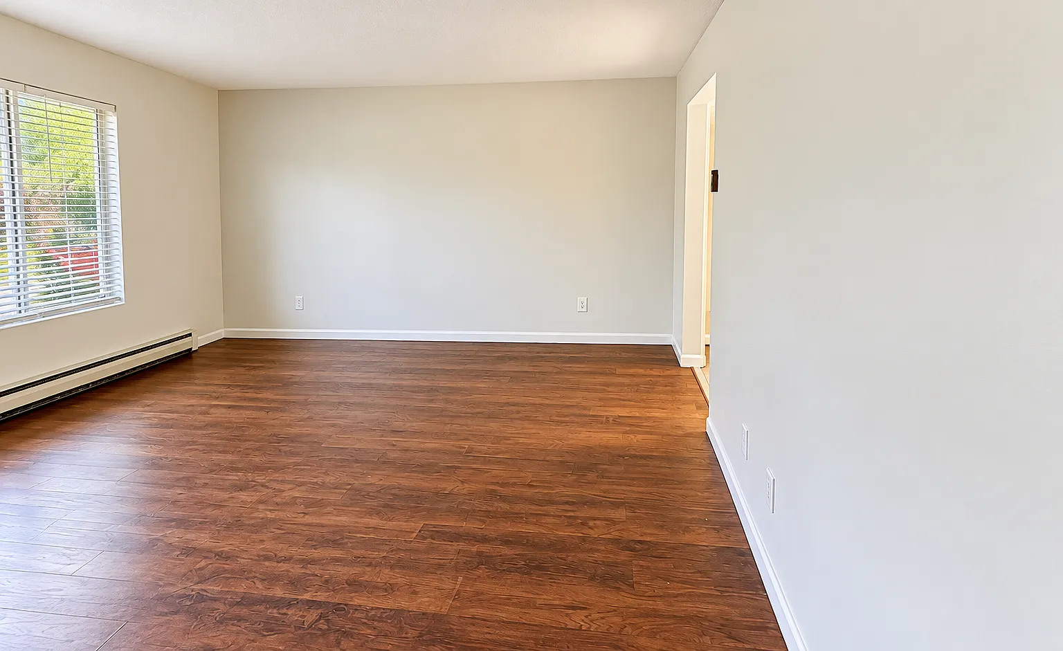 2 bed, 1000 sqft, $1,800 — Photo 3