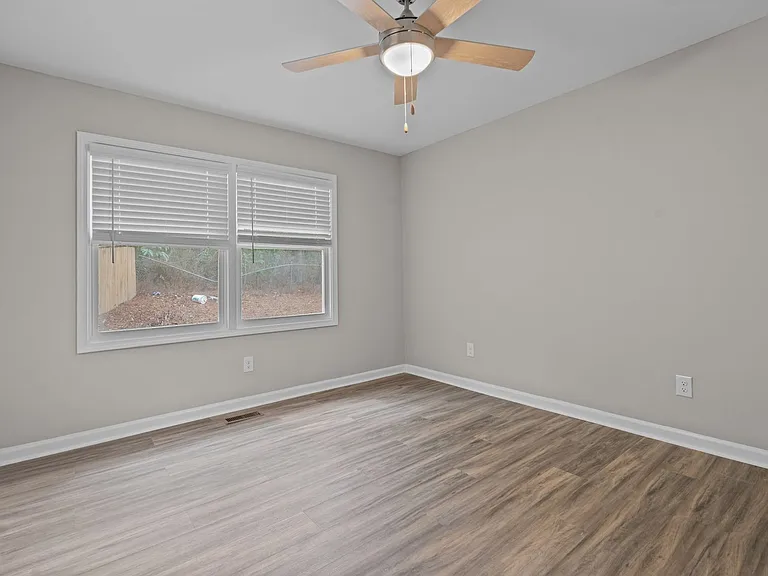 1302 E King St — Photo 32