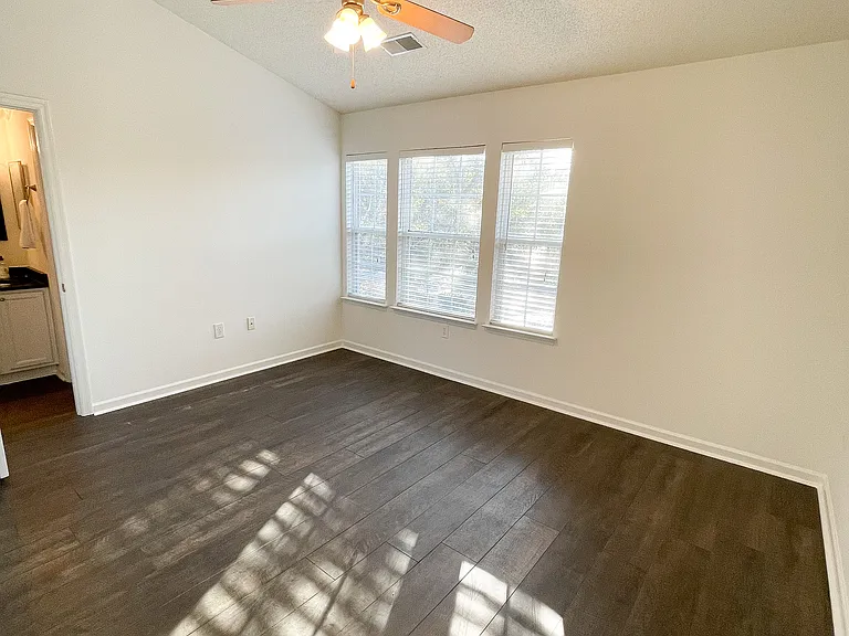 201 Yellow Hawthorn Cir — Photo 18