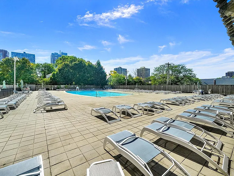 4250 N Marine Dr #22 — Photo 16