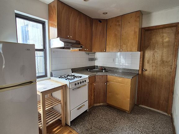 3rd image of 154 Mott St #4E