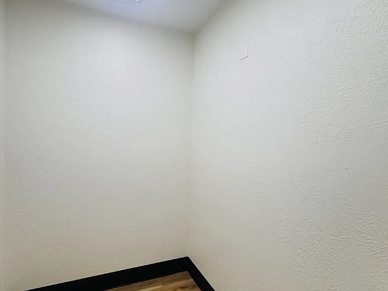 2907 Nederland Ave — Photo 10
