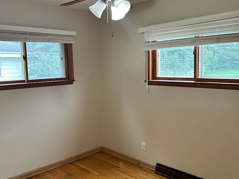 421-423 Beech St — Photo 11