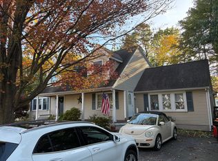 8 Newton Ave, Tewksbury, MA 01876