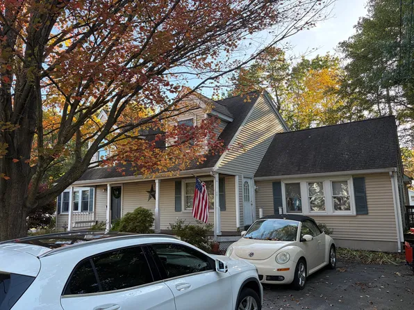 8 Newton Ave, Tewksbury, MA 01876