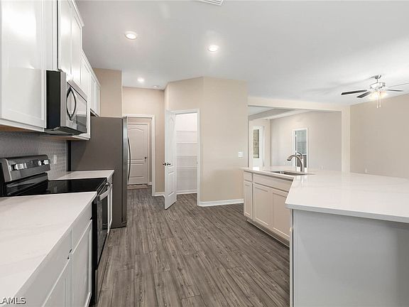 4th image of 803 SW 31st Terrace Cpe