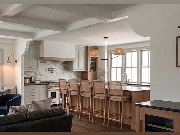 4th image of 7 Lunt St