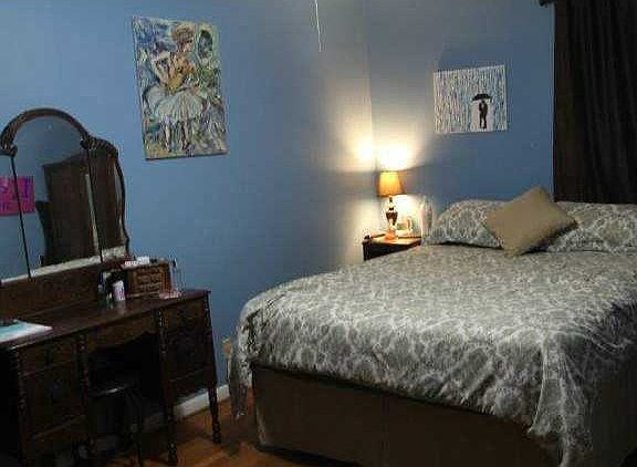 3rd image of 612 W School St