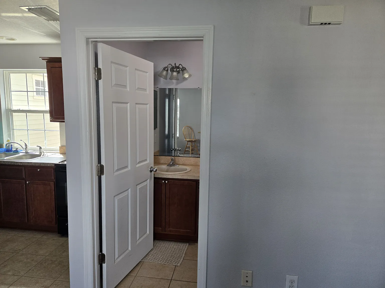 Studio, 450 sqft, $1,350 — Photo 3
