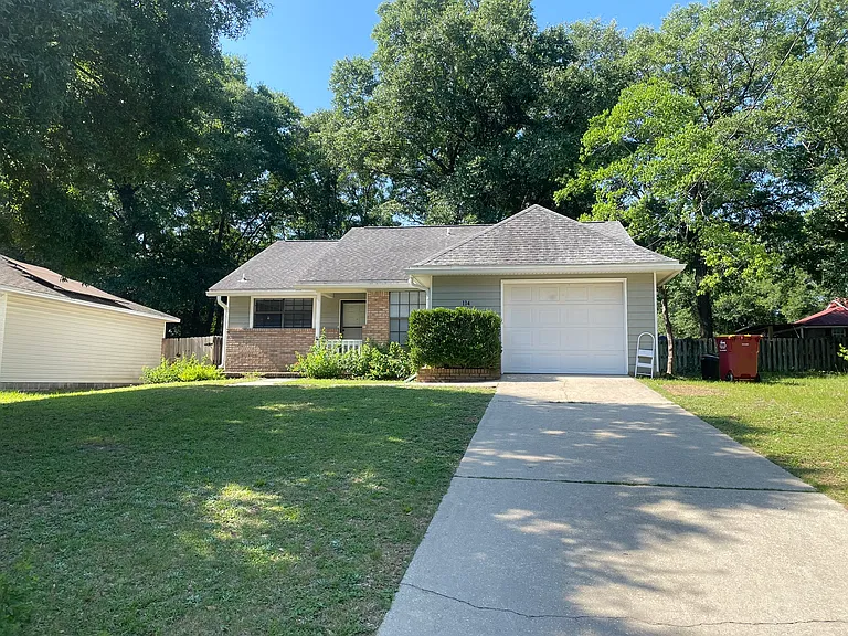 114 Fair Oaks Dr — Photo 1