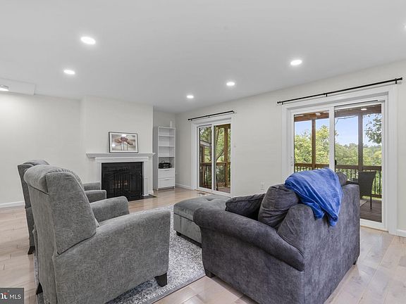 3rd image of 7252 Dockside Ln