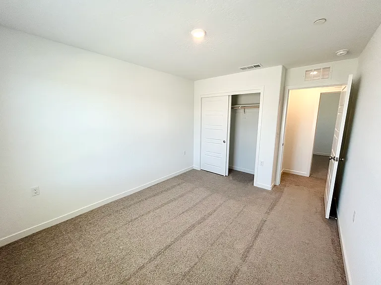 4480 Bellaire Ave — Photo 13