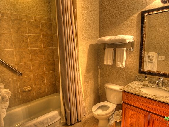 3rd image of 50630 Santa Rosa Plz APT 3