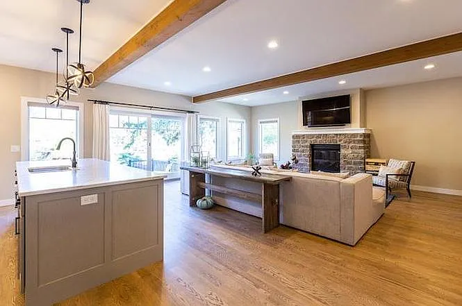 5200 Lake Mendota Dr — Photo 1