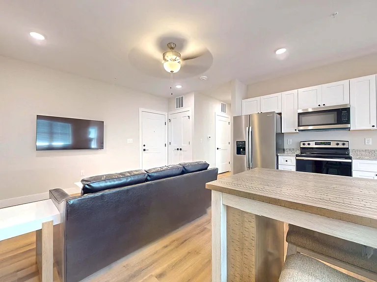 305 W Washington St — Photo 27