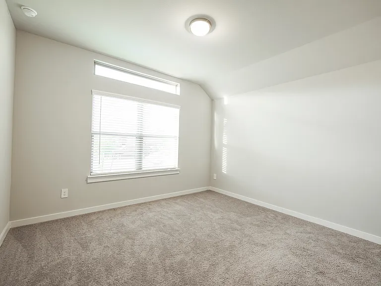 318 Waters Ridge Dr — Photo 8