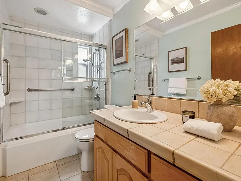 1563 Heron Ave — Photo 9