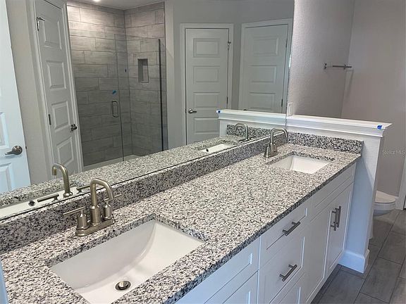 4th image of 17433 Edgewater Dr