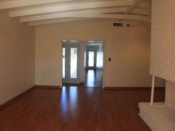 5th image of 525 SE 25th St