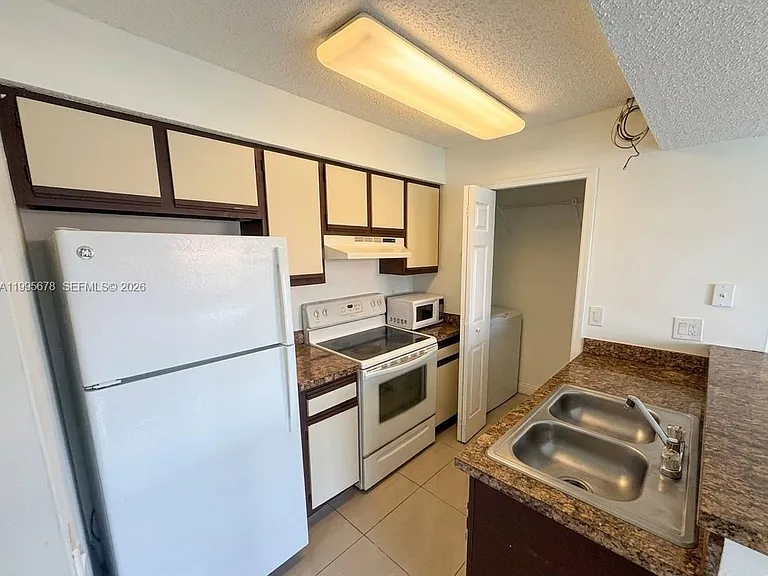 1253 SW 46th Ave #1608 — Photo 5