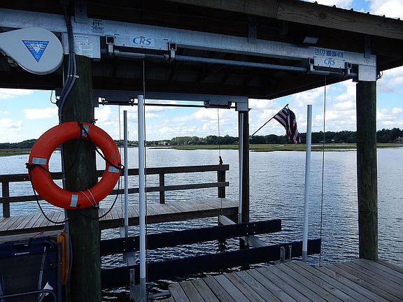 boat lift/house