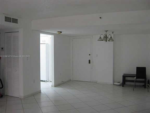 3rd image of 1621 Collins Ave APT 311