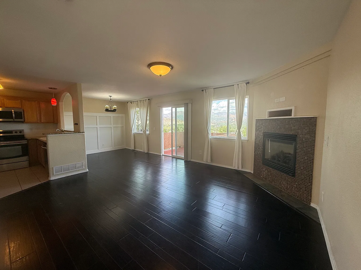 3 bed, 2.5 bath, 1809 sqft, $1,995 — Photo 4