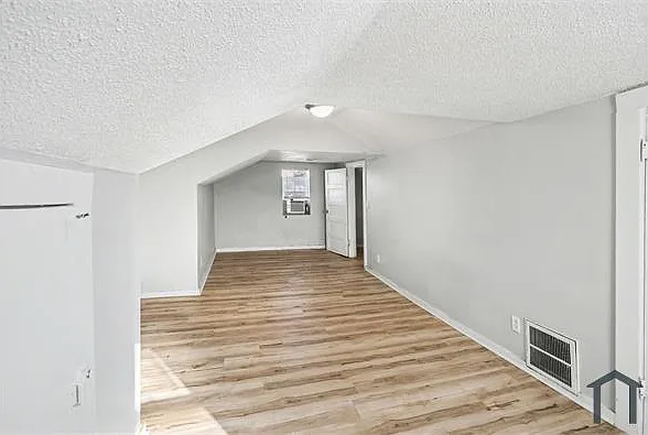 2 bed, 870 sqft, $1,200 — Photo 4