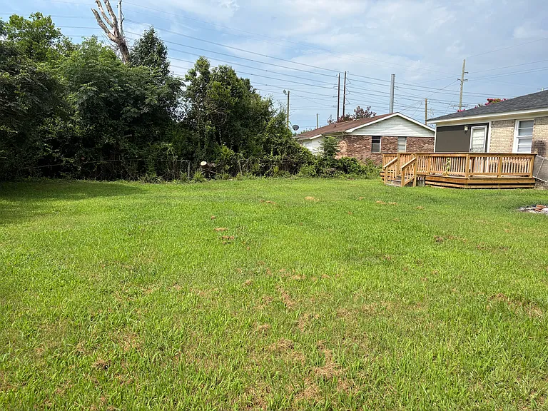 406 Cary Dr — Photo 2