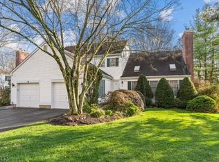 19 Hampton Ct, Basking Ridge, NJ 07920