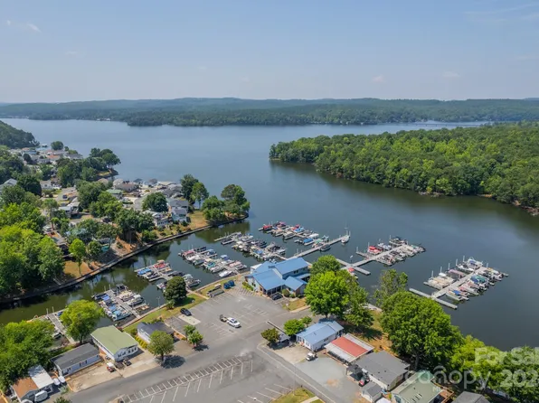 108 Grand View Dr, New London, NC 28127