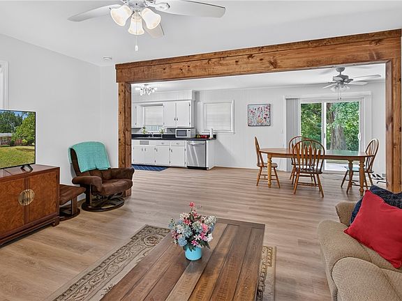 5th image of 303 Evergreen Forest Dr