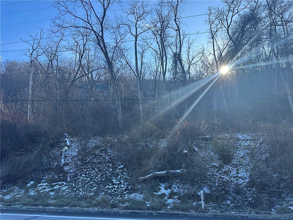 2nd image of 331 Allegheny River Blvd