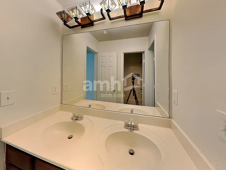 240 Shenandoah Trce — Photo 19