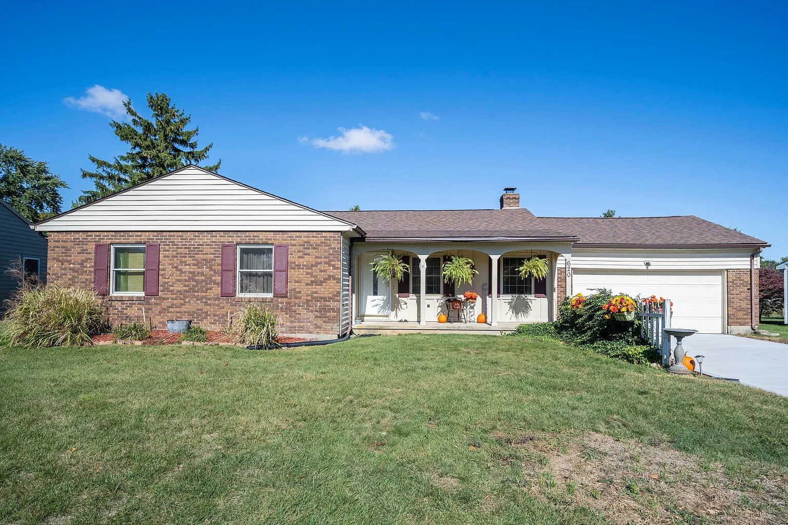 620 Damon Dr photo 1