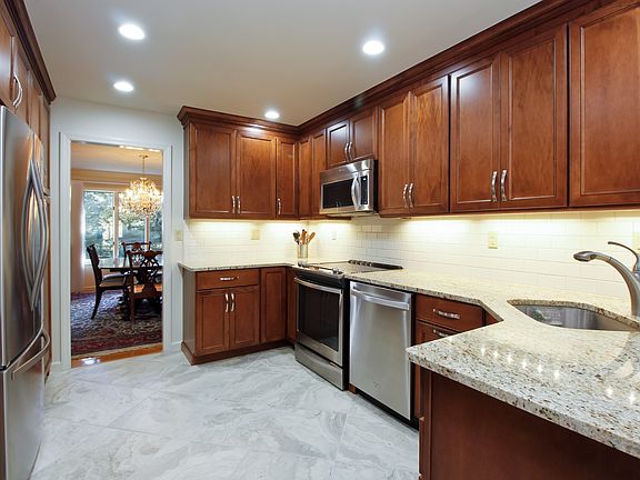 4th image of 12 Cotswold Dr