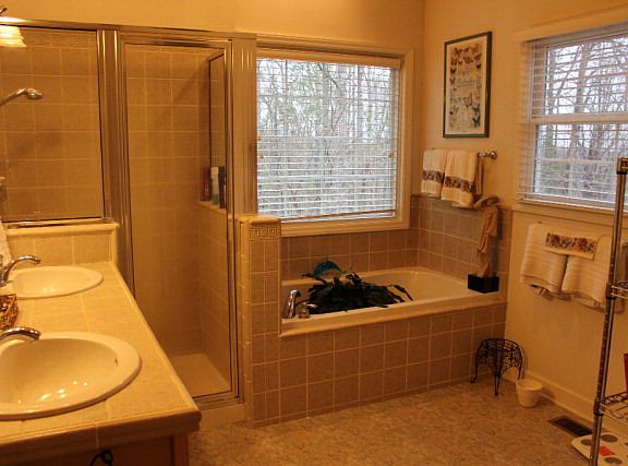 5th image of 465 Walnut Way