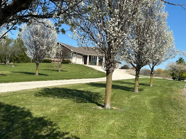 9118 Riley Rd, Marengo, IL 60152