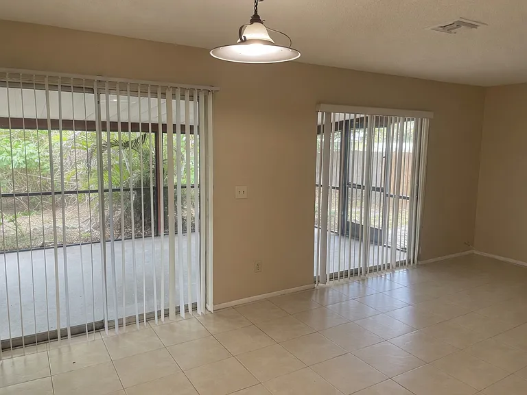 53 SE Mead Pl — Photo 4