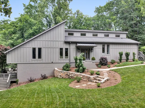 5731 Scenic Hills Dr, Roanoke, VA 24018