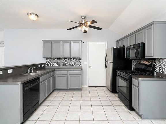 4th image of 226 Saddleback Springs Dr