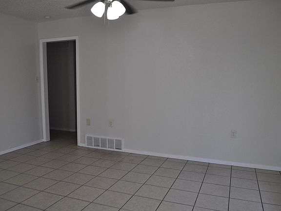 5th image of 108 Ennis St