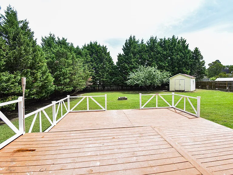 135 Lenoir Dr — Photo 28