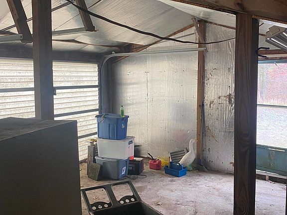 4th image of 2878 E Bluewater Hwy