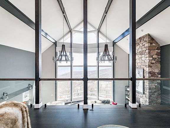 5th image of 20 Knob Hill Pl