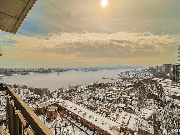 5th image of 200 Old Palisade Rd APT 16E